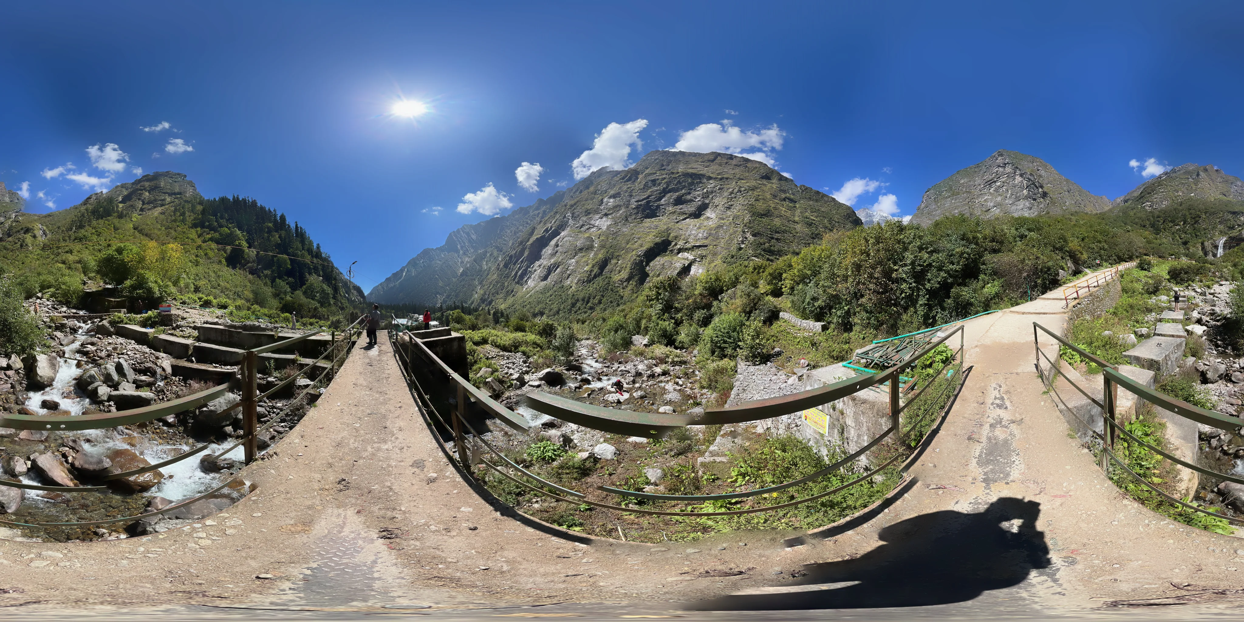 360 degree view inside the Valley of Flowers by Himanshu Rastogi