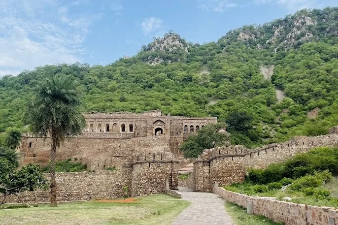 Front view of Bhangarh Fort in Rajasthan by Himanshu Rastogi